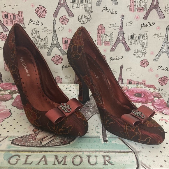 BCBGirls Vintage RARE Women’s Satin Brocade Floral Closed Toe Pumps Size 7 - Picture 14 of 14